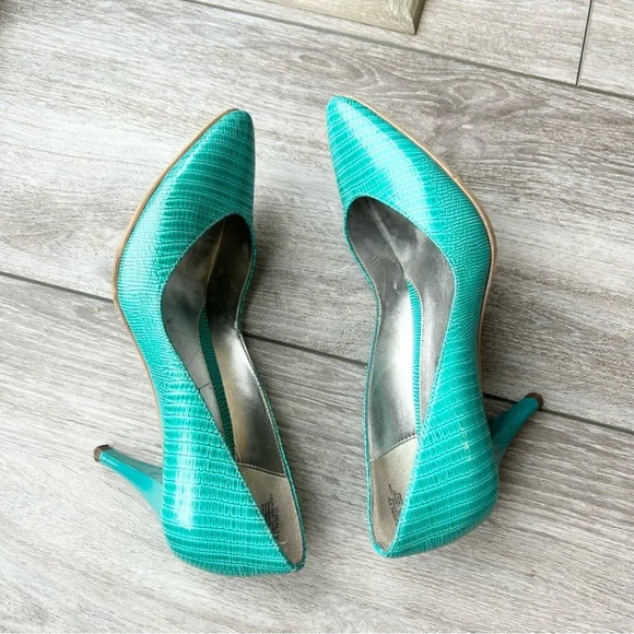 Circa Joan and David  Turquoise Textured Patent Leather Pumps - Picture 9 of 12